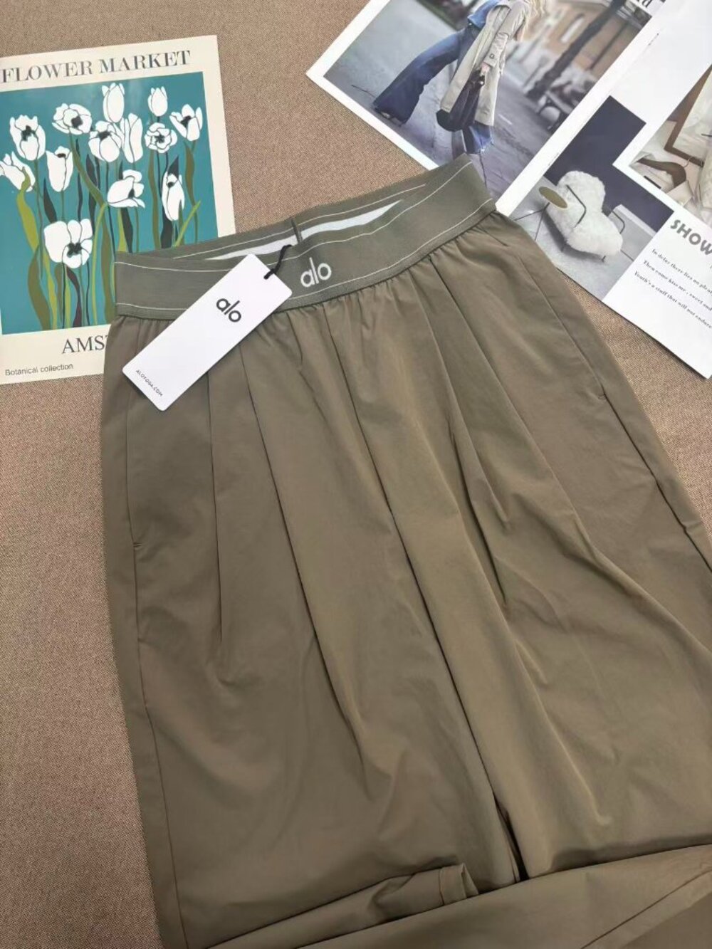 🥝NWT Alo Yoga Suit Up Trouser (Olive) Regular 30-inch Inner Seam Length 💫 - Picture 2 of 10